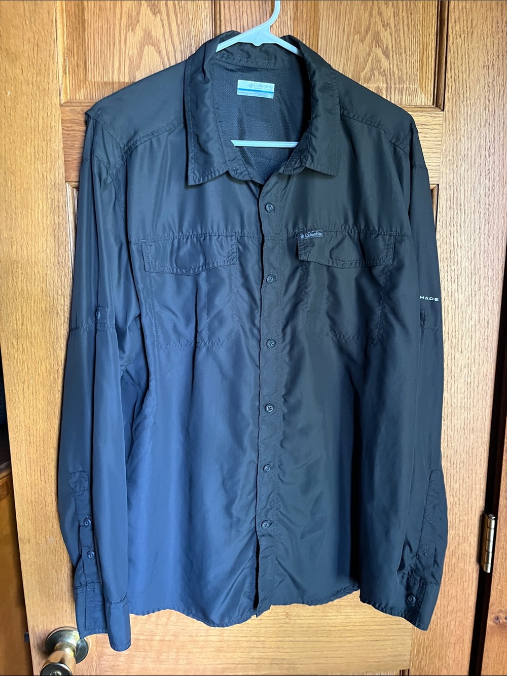 Columbia Dark Grey Omni-Shade Lightweight Button-Front Shirt Jacket. L